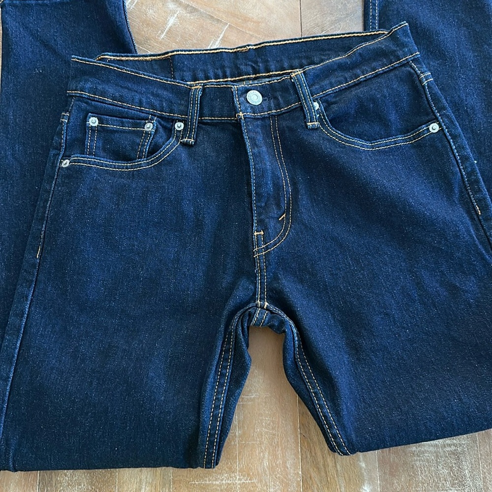 Dark blue Levi’s 512 30/30